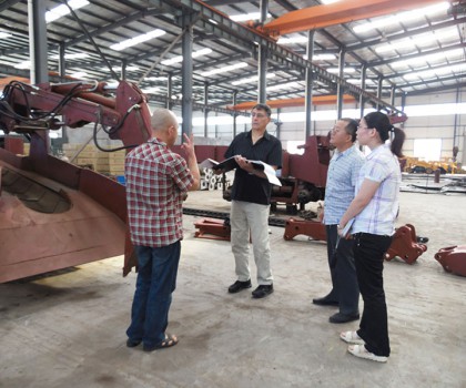 Customers from the United States visit.